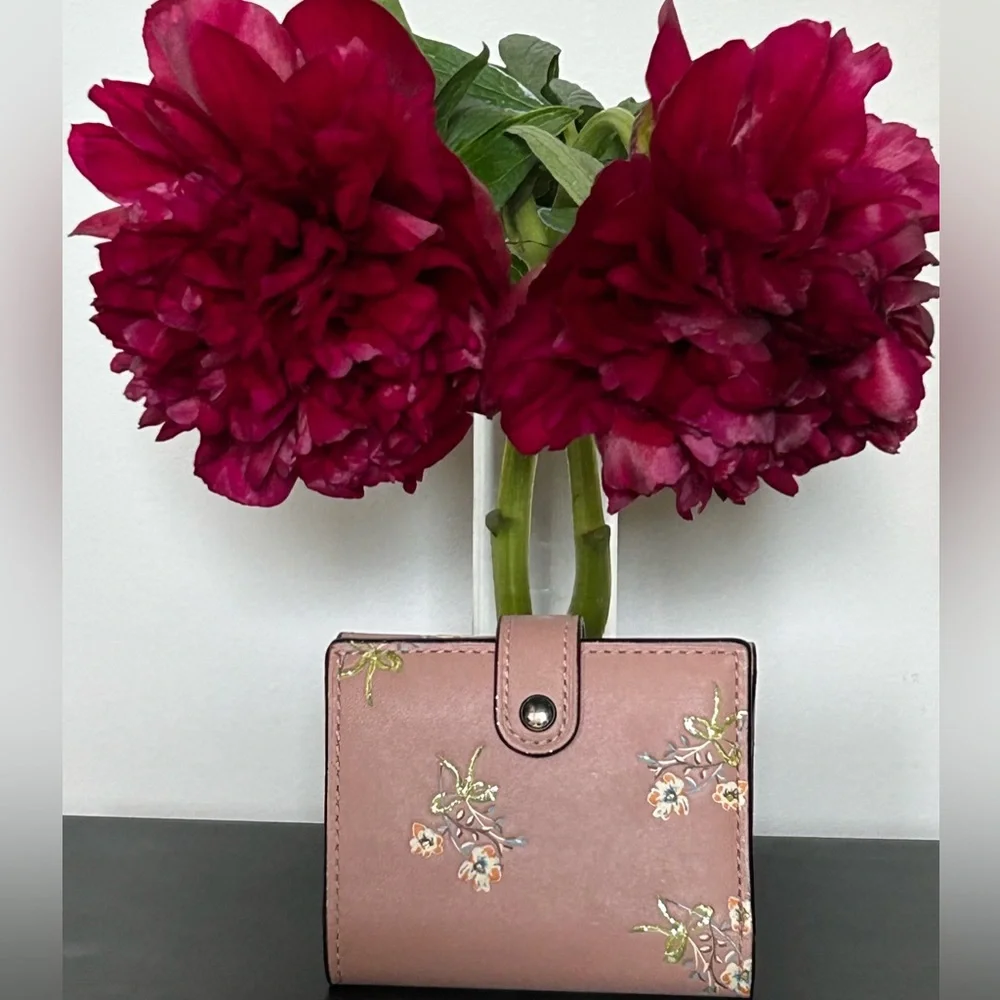 COACH 1941 Glovetanned Leather Trifold Compact Wallet w/Floral Bow Embossing